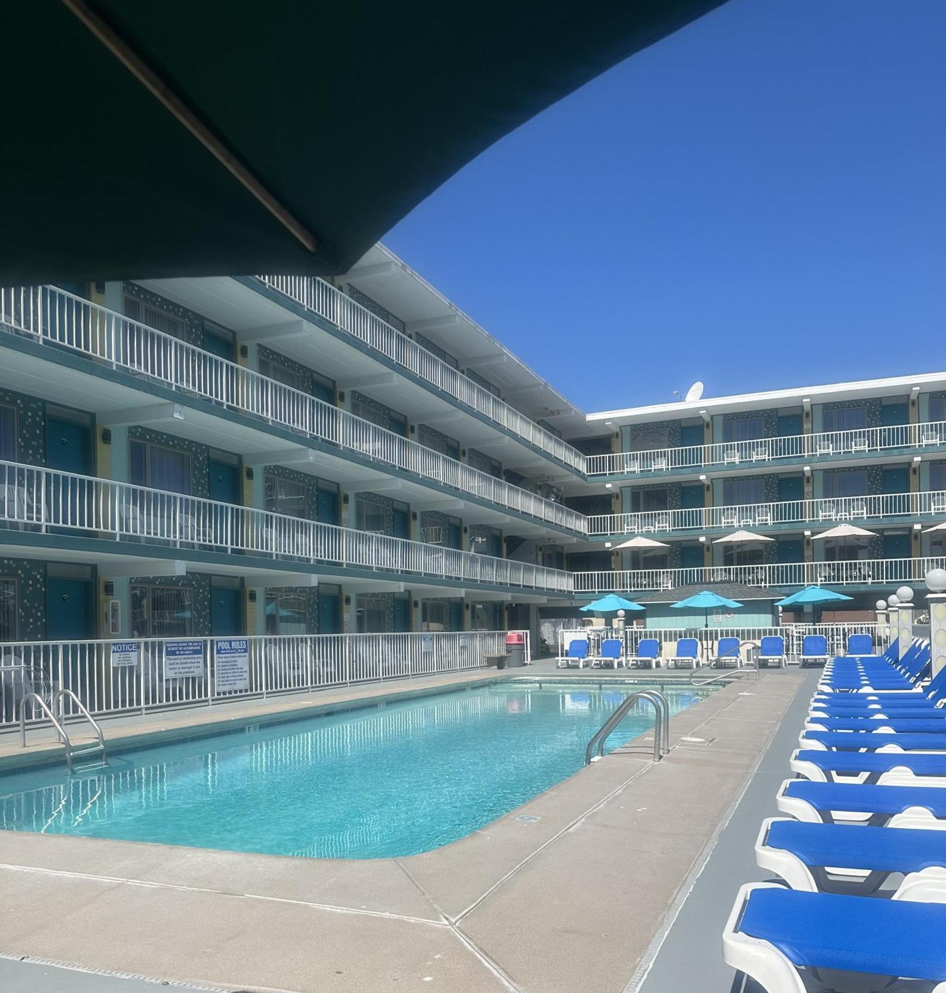 Royal Canadian Motel Wildwood Extérieur photo