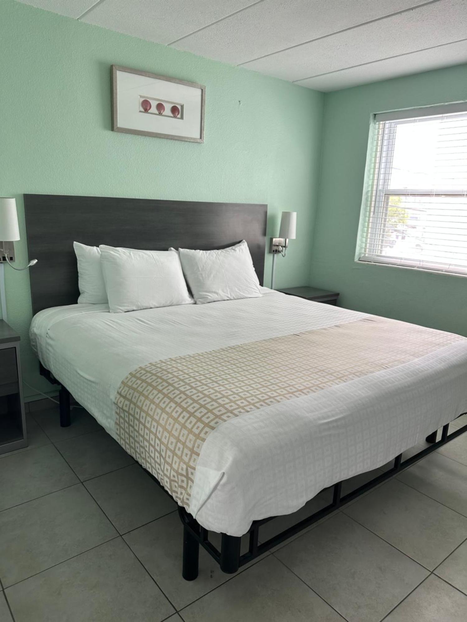 Royal Canadian Motel Wildwood Extérieur photo